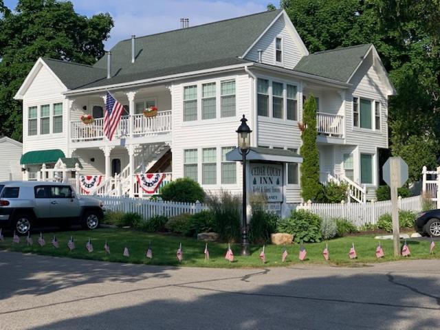 Cedar Court Inn Fish Creek Exterior photo